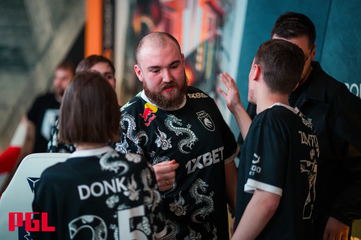 Kansikuva artikkelille: CS2 major-turnauksen pudotuspelit käyntiin – Pystyykö FaZe Clan haastamaan tulikuumaa Spiritia ja Donkia?