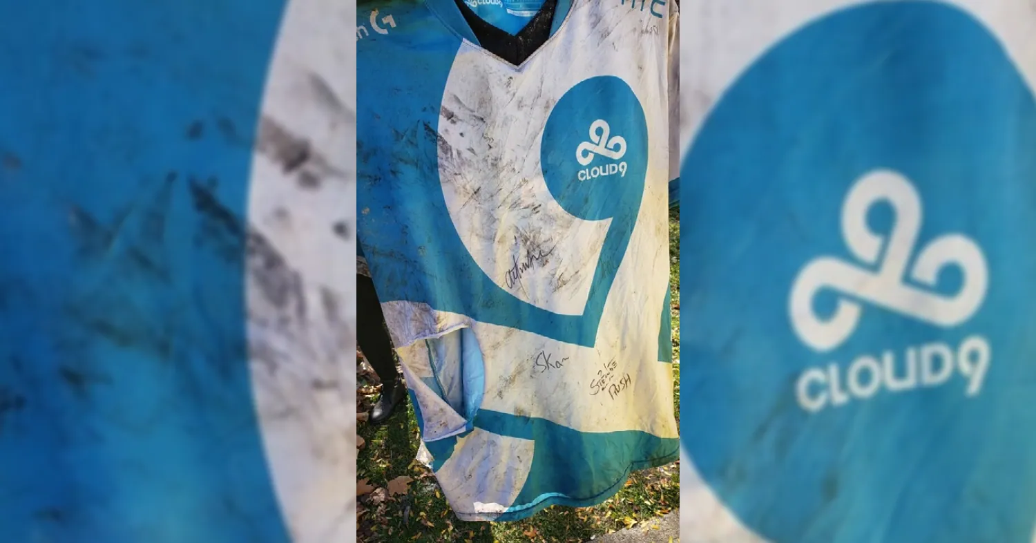 Kansikuva artikkelille: Kuva: CS:GO fanin asunto paloi – Signeerattu pelipaita säästyi