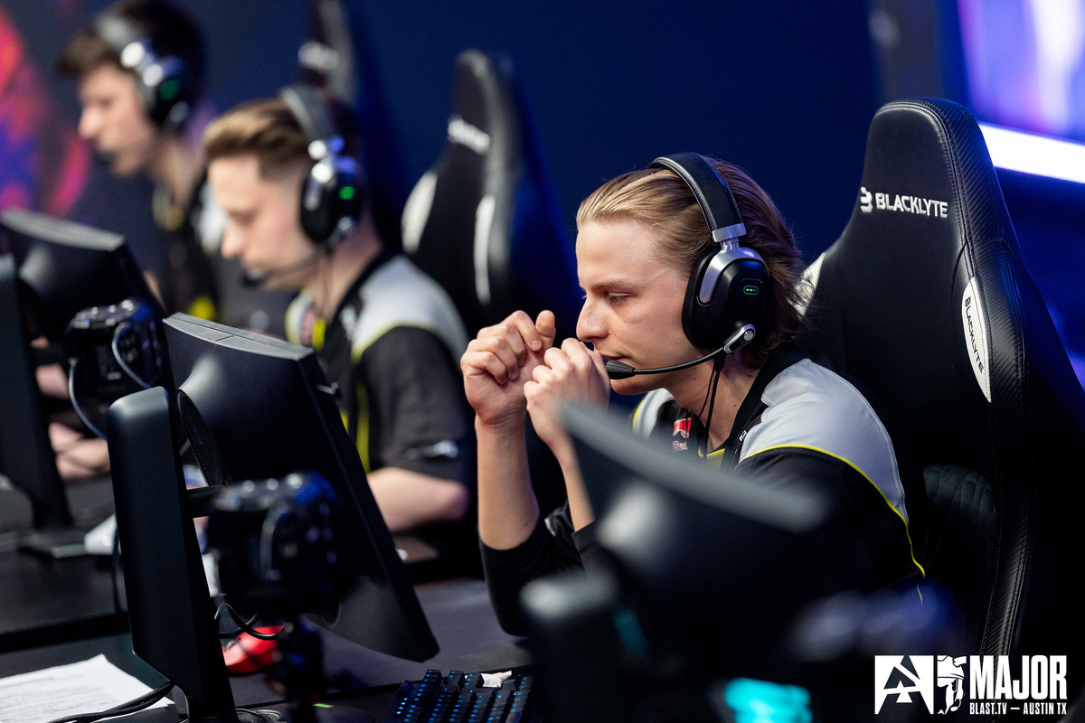 Kansikuva artikkelille: Major-ennakko: Aleksib havittelee välieräpaikkaa Jimpphatin seuraksi