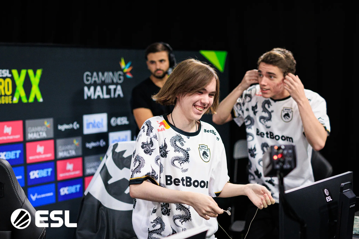 Kansikuva artikkelille: Counter-Strike 2:n nuori megatähti ilmiliekeissä – Otti jälleen yhden ennätyksen omiin nimiinsä