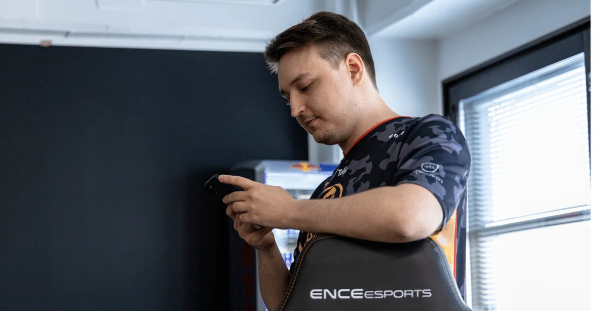 Kansikuva artikkelille: Joonas “doto” Forss oikoo väärinkäsitystä – “Suomessa on lahjakkaita pelaajia”