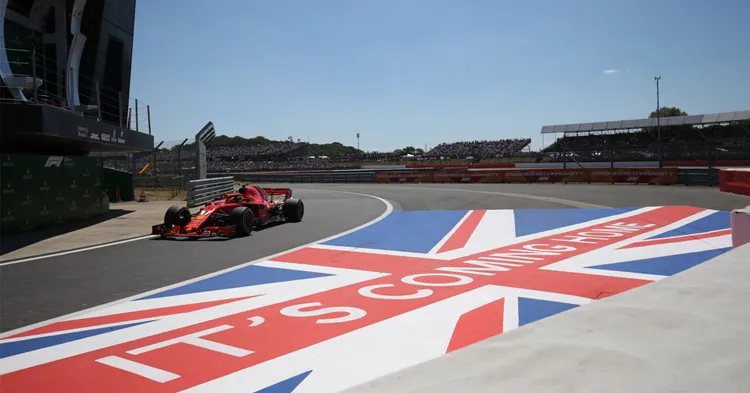 Kansikuva artikkelille: Kauden kymmenes F1 -osakilpailu – legendaarinen Silverstone