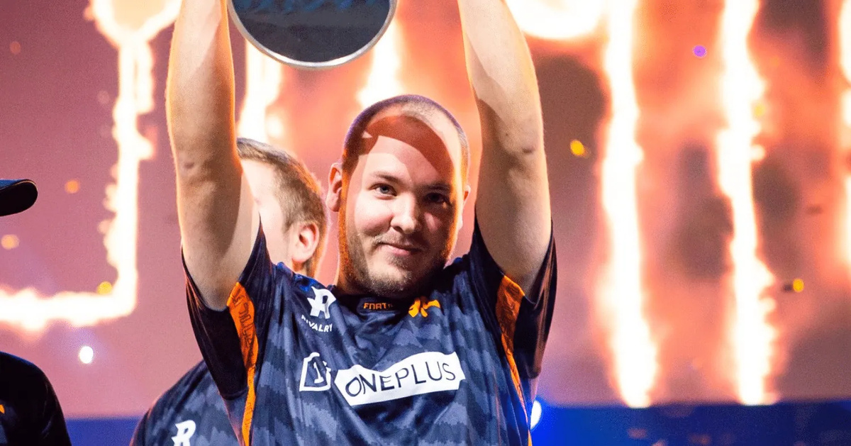 Kansikuva artikkelille: CS:GO-tähti S1mple puolustaa ruotsalaispelaajaa huijaussyytöksiltä