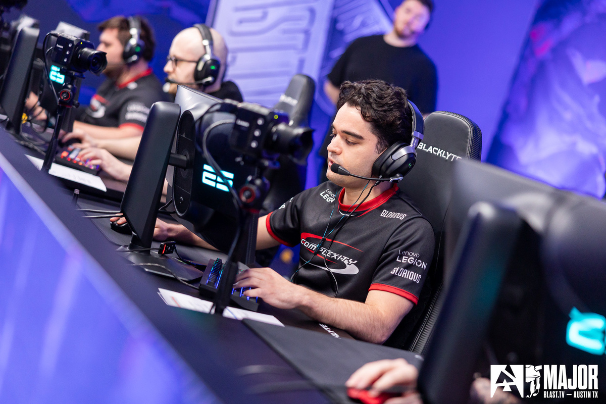 Kansikuva artikkelille: Complexity lakkauttaa CS-joukkueensa - Taustalla taloudelliset haasteet