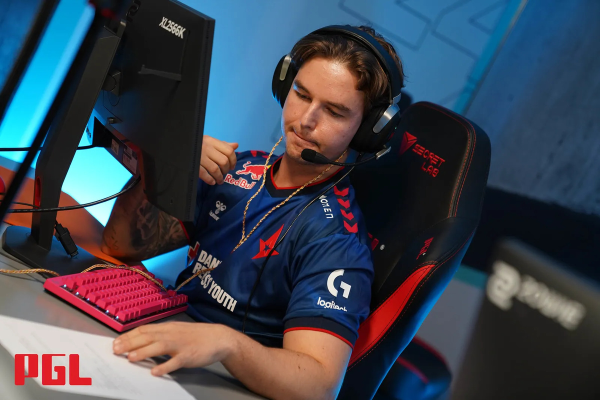 Kansikuva artikkelille: “Stavn on fiksuin ei-IGL-pelaaja, jonka kanssa olen pelannut” – Astralis on äitynyt huippuvireeseen vaihdettuaan Dev1cen kapteeniksi