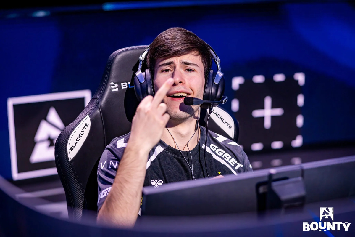 Kansikuva artikkelille: Keskisormea näytettiin CS-ottelussa – “Ei olisi pitänyt näkyä suorassa lähetyksessä”