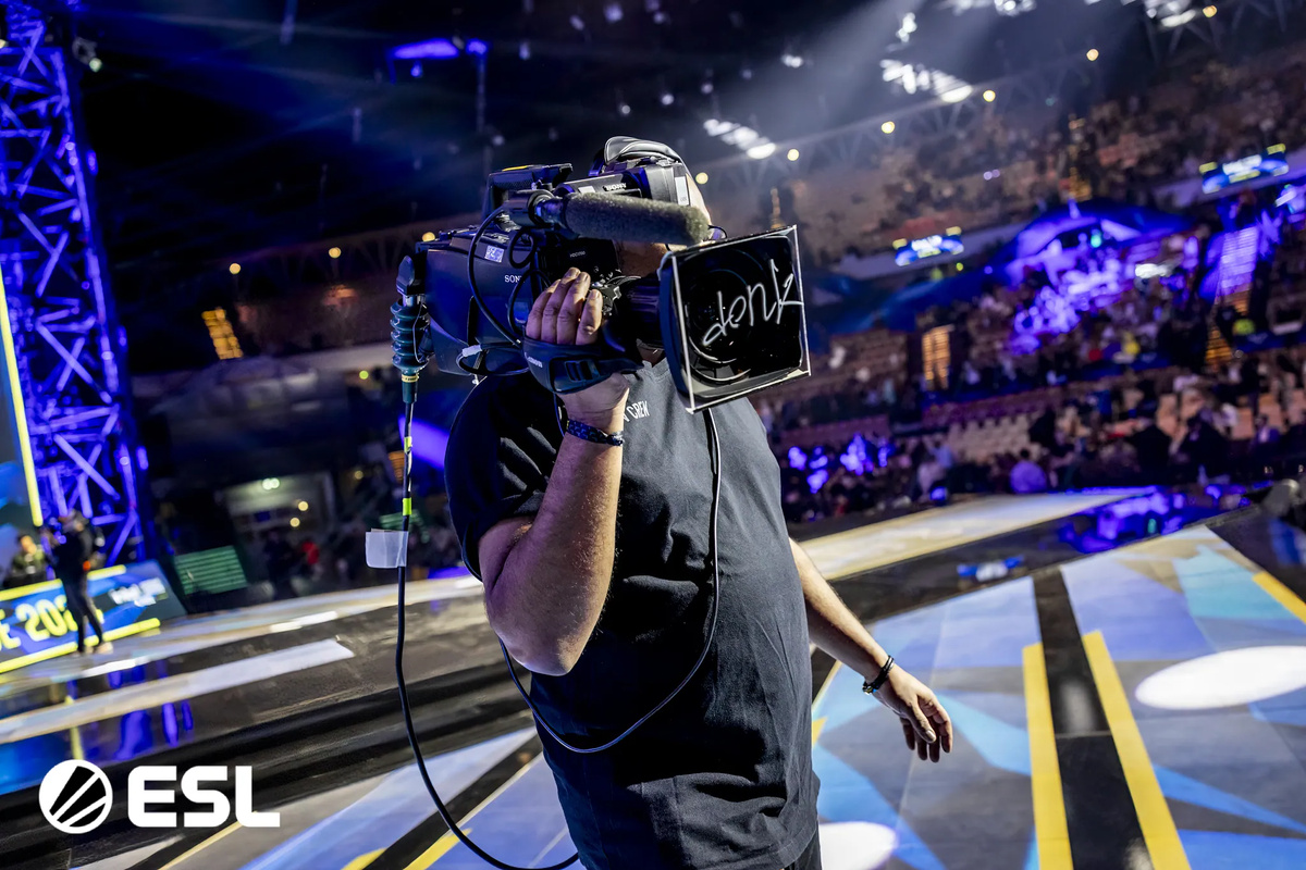 Kansikuva artikkelille: Video: Jimi “Jimpphat” Salolta häikäisevä tripla-osuma täydellä areenalla – MOUZ silti ulos IEM Katowice -CS-turnauksesta