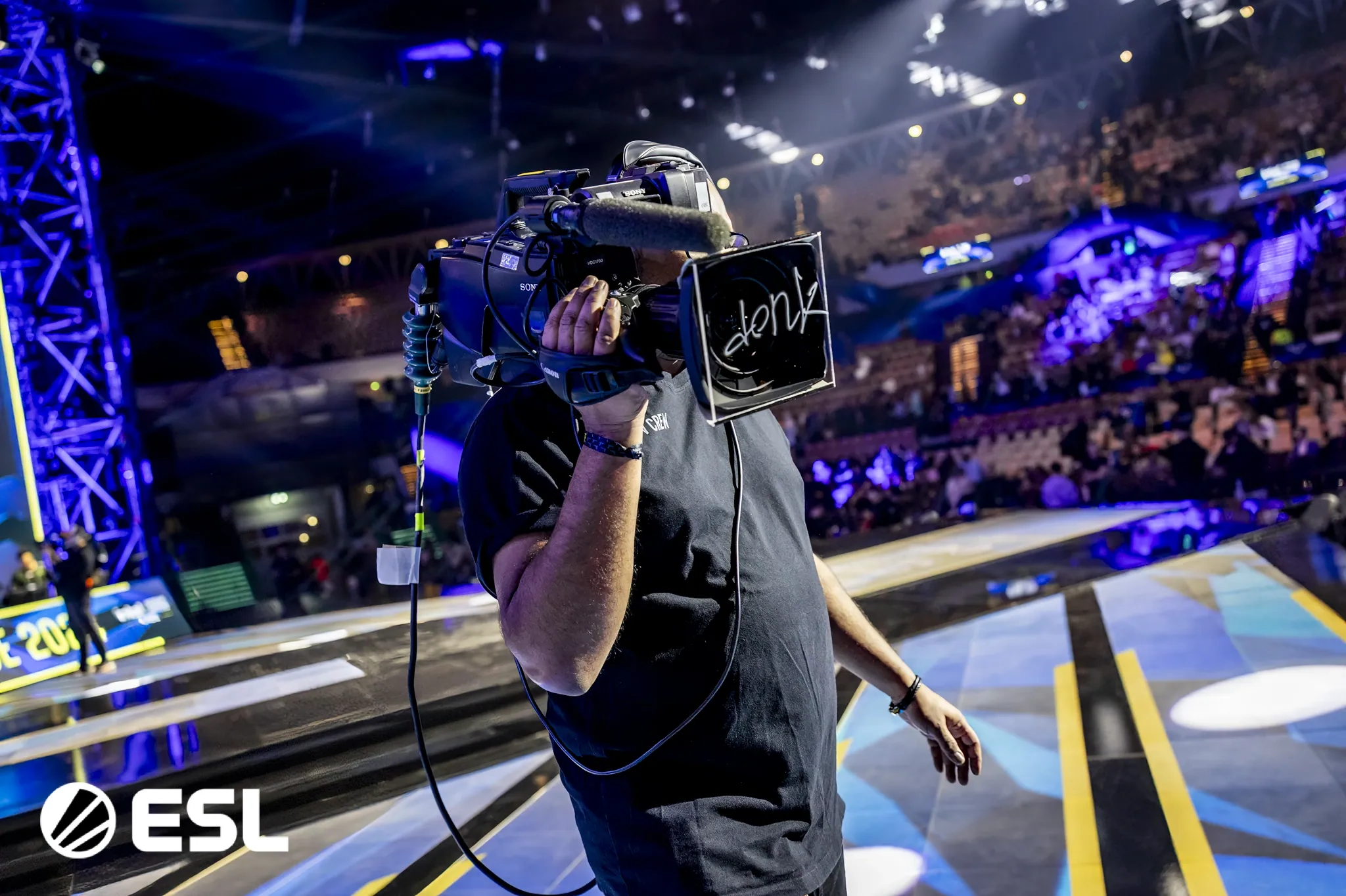 Kansikuva artikkelille: Video: Jimi “Jimpphat” Salolta häikäisevä tripla-osuma täydellä areenalla – MOUZ silti ulos IEM Katowice -CS-turnauksesta