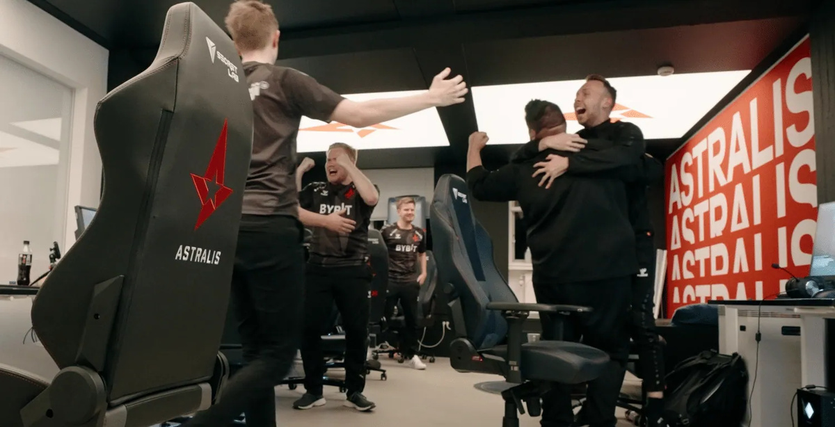 Kansikuva artikkelille: Astralis selvitti tiensä BLAST-finaaleihin — Liquidin Astralis-kirous sai jatkoa