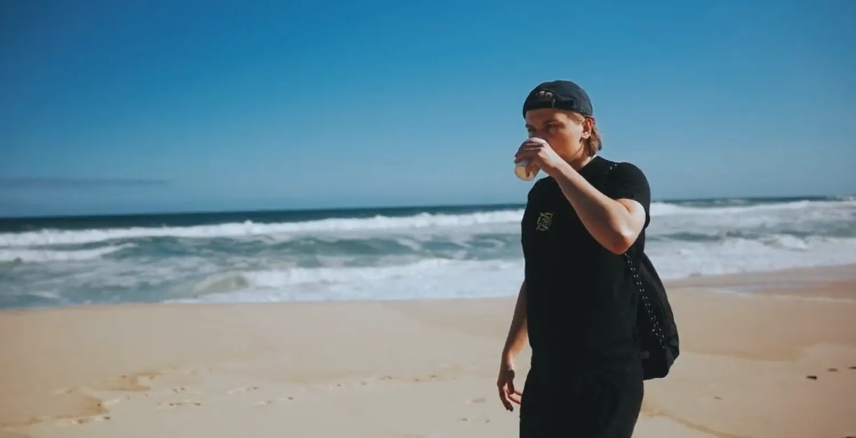 Kansikuva artikkelille: Aleksib:n ninjat aloittivat major-kenraalina toimivan turnauksen ylijuoksulla