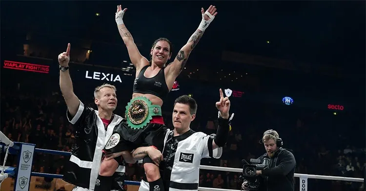 Kansikuva artikkelille: Saul Alvarez ja Rocky Fielding kohtaavat lauantaina – alakortissa mukana Eva Wahlström