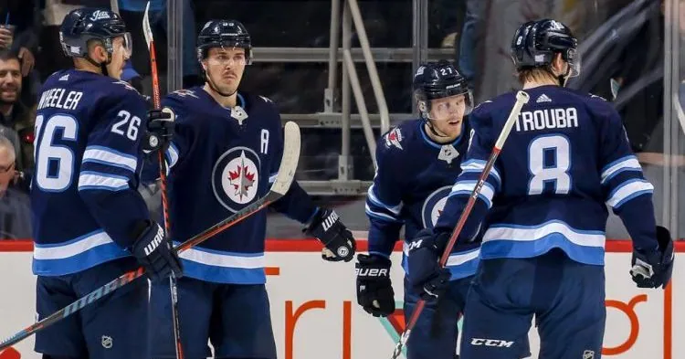 Kansikuva artikkelille: Blake Wheelerilla viiden pisteen ilta – Patrik Laine osui taas!