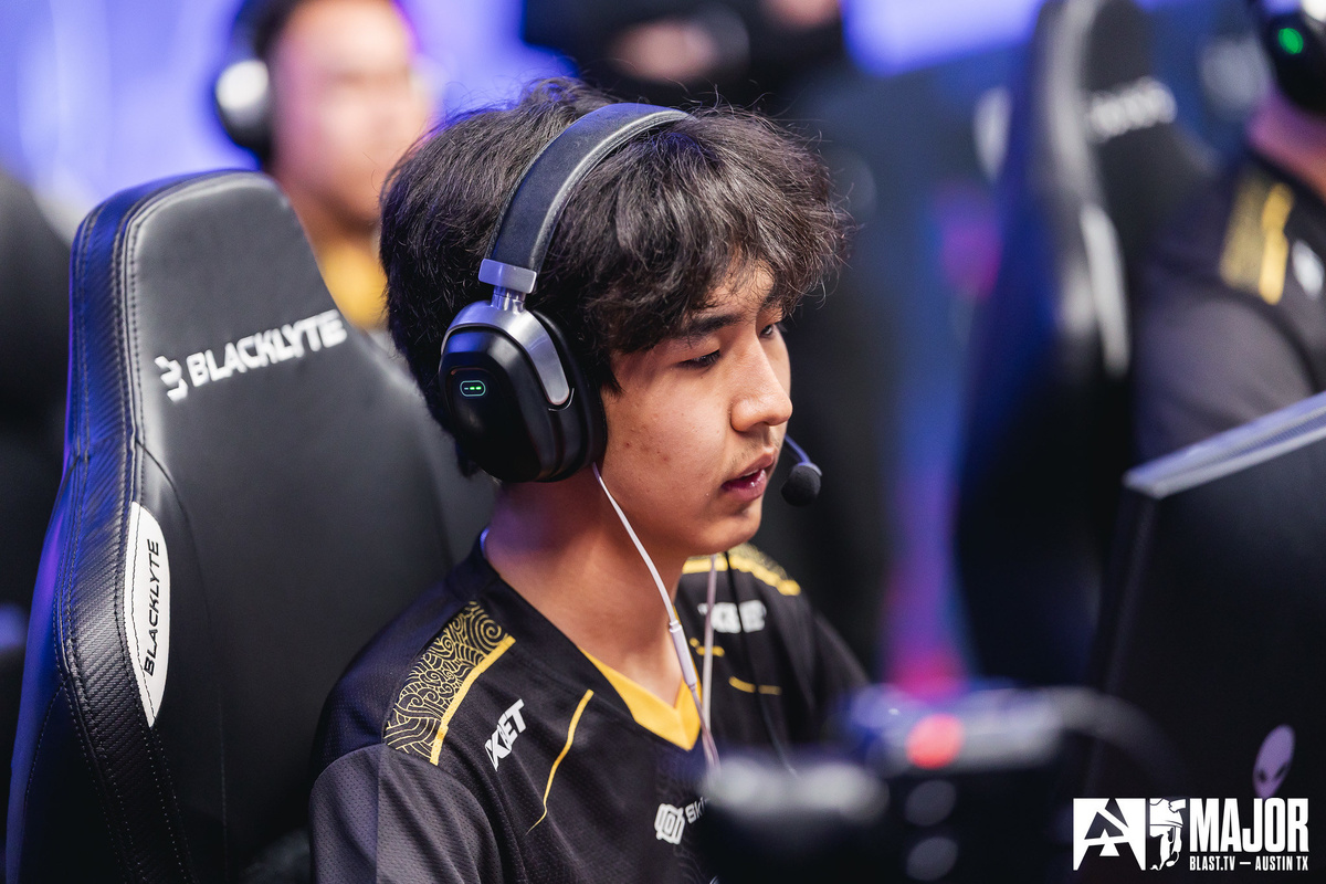 Kansikuva artikkelille: The Mongolzilta shokkisiirto! - Tähtipelaaja sivuun kokoonpanosta