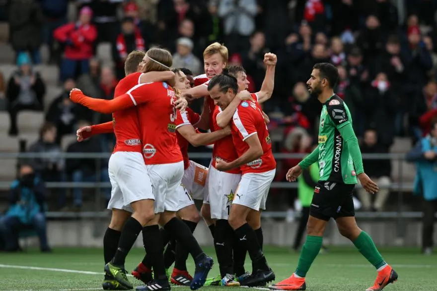 Kansikuva artikkelille: HIFK kaatoi Ykkösen kärkiottelussa KPV:n