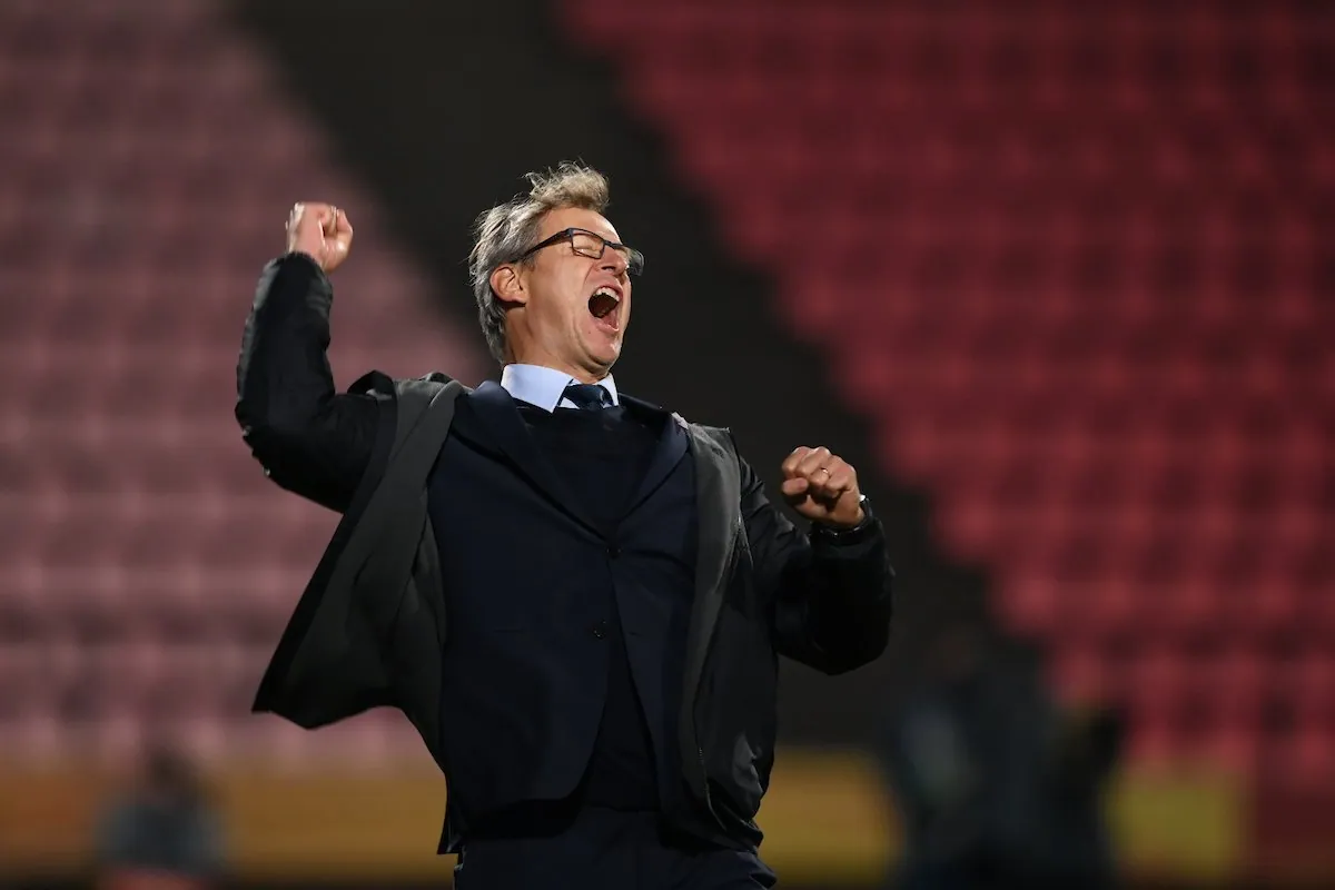 Kansikuva artikkelille: Huuhkajat vei Kreikasta voiton ilman Pukkia!
