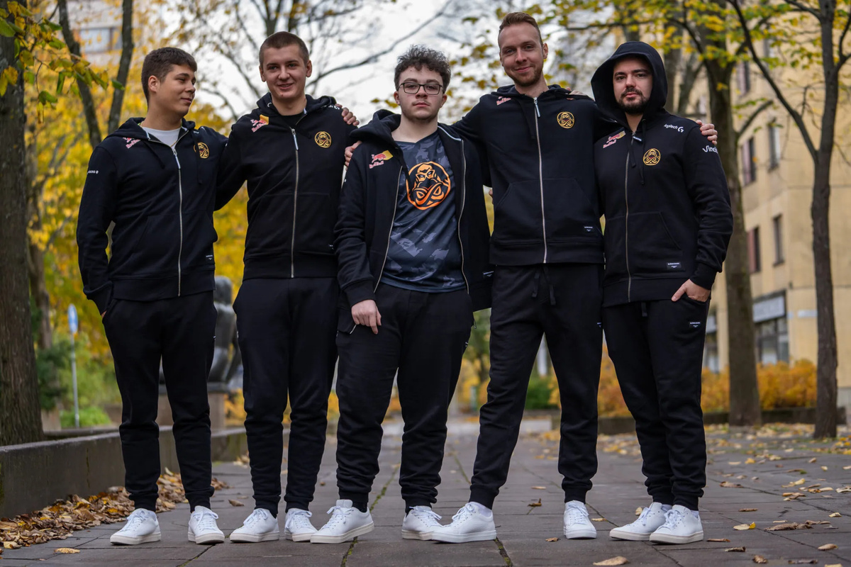 Kansikuva artikkelille: ENCE:n uusi CS-kokoonpano vakuutti debyytissään