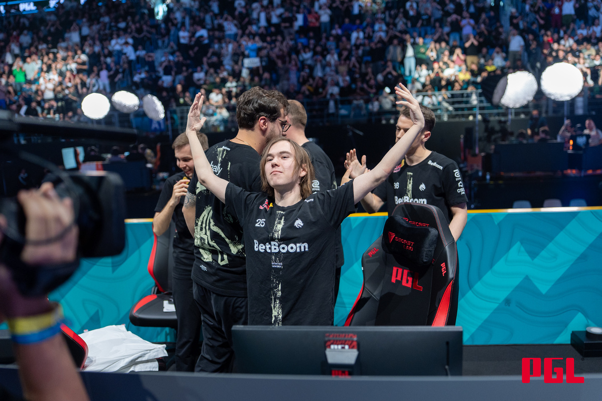 Kansikuva artikkelille: Donk:lle ei löytynyt pysäyttäjää - Spirit juhli mestaruutta Astanassa