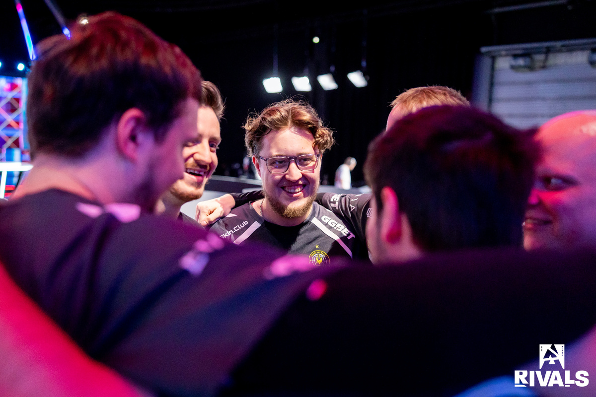 Kansikuva artikkelille: Vitalitylle ei löydy pysäyttäjää - Jimpphat ja MOUZ tappiosta huolimatta pudotuspeleihin