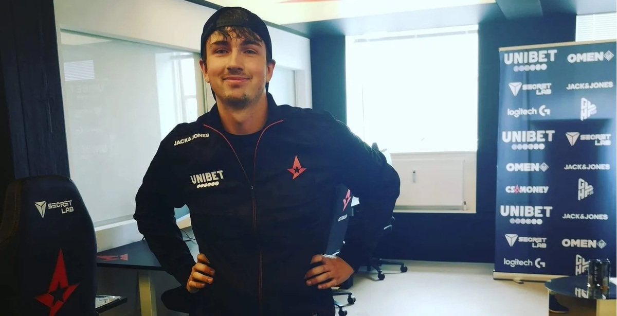 Kansikuva artikkelille: Entinen Astralis-tähti siirtymässä NIPiin