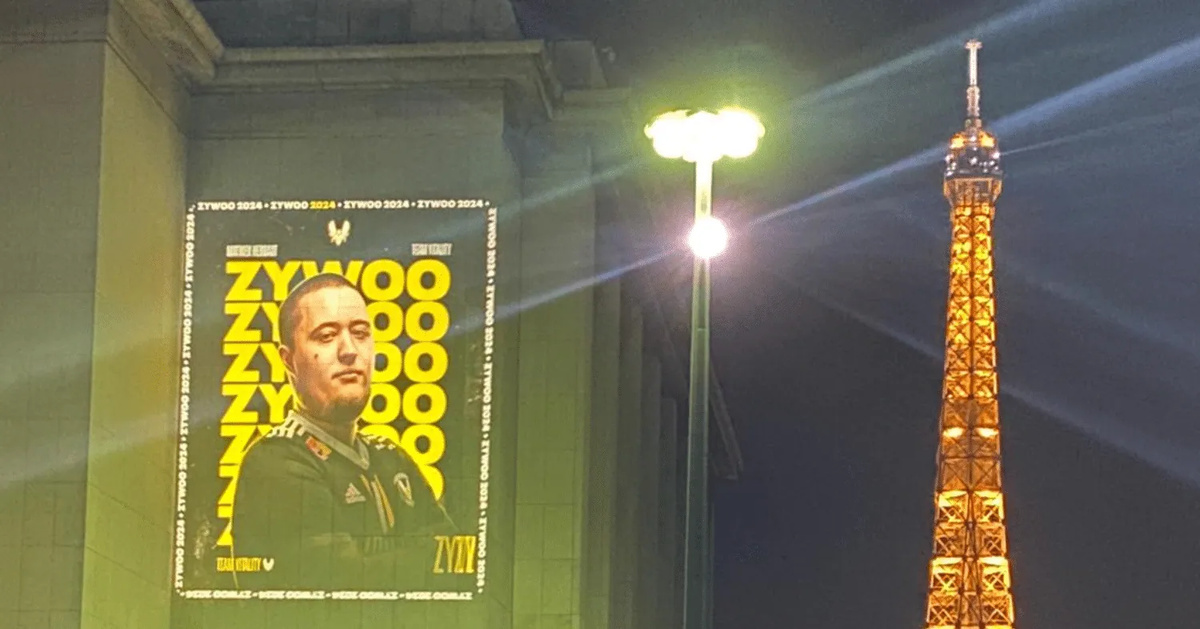 Kansikuva artikkelille: CS:GO tähti teki jatkosopimuksen – Hologrammeja heijastettiin ympäri Pariisia