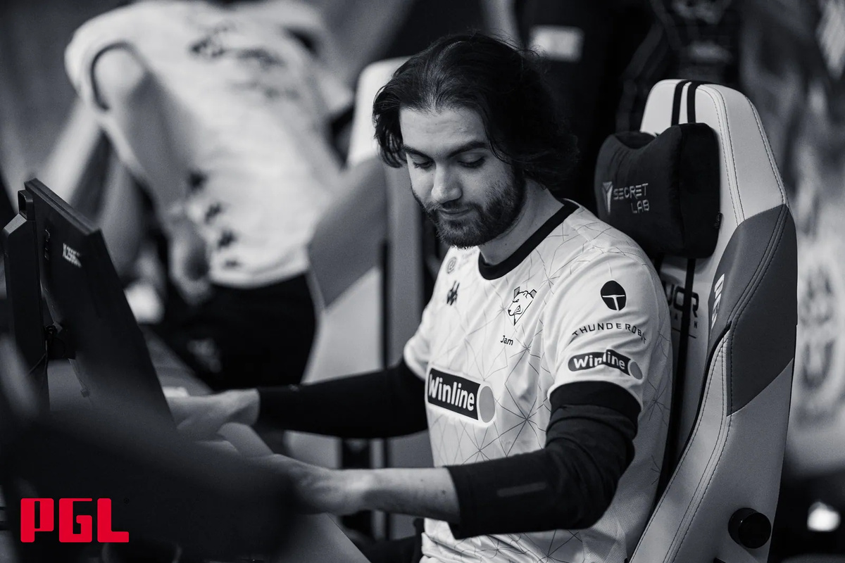 Kansikuva artikkelille: Karmeaa epäonnea kokenut Virtus.pro:n Jame tyynenä putoamisesta huolimatta – “Se on osa peliä”