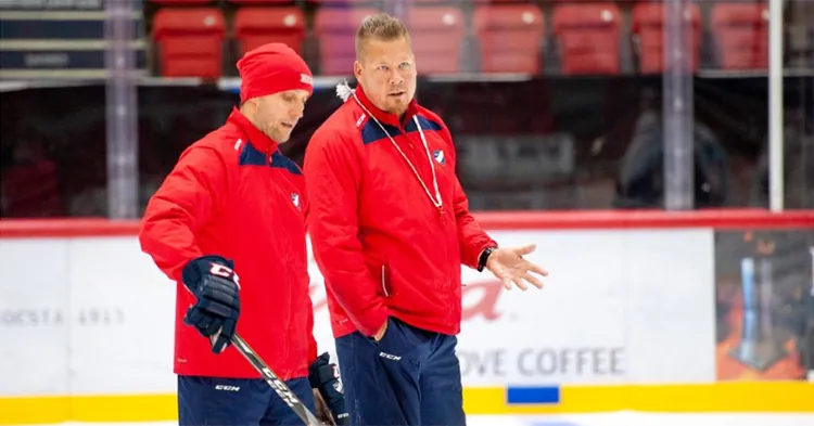 Kansikuva artikkelille: Ari-Pekka Selinille kenkää – Jarno Pikkarainen HIFK:n vastuuvalmentajaksi