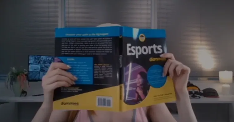Kansikuva artikkelille: Striimaaja Amouranth sijoitti esports-organisaatioon – CS-joukkue tuttu Amerikasta