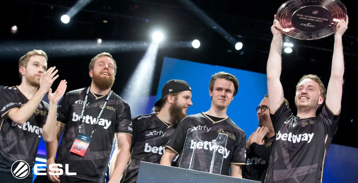 Kansikuva artikkelille: Arvaatko millä joukkueella on kulunut eniten aikaa suuren CS:GO-turnauksen voitosta?