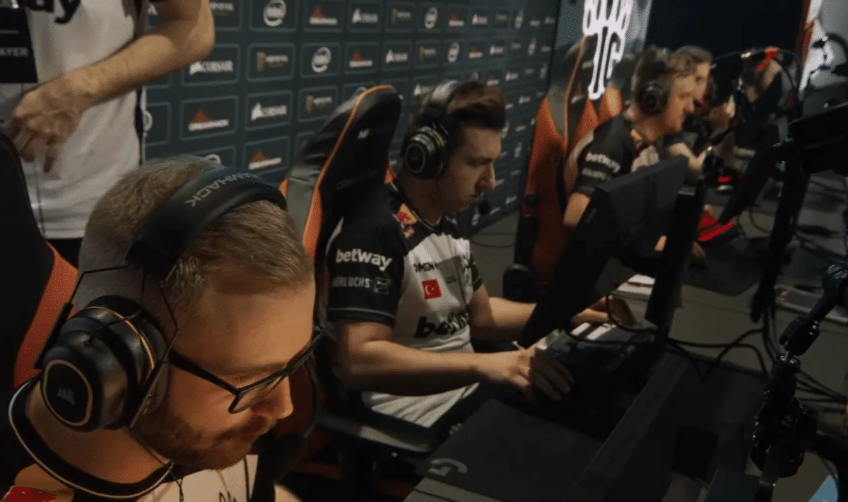Kansikuva artikkelille: DreamHack Mastersin B-lohko käynnistyi tänään – BIG käänsi kurjan avauserän otteluvoitoksi