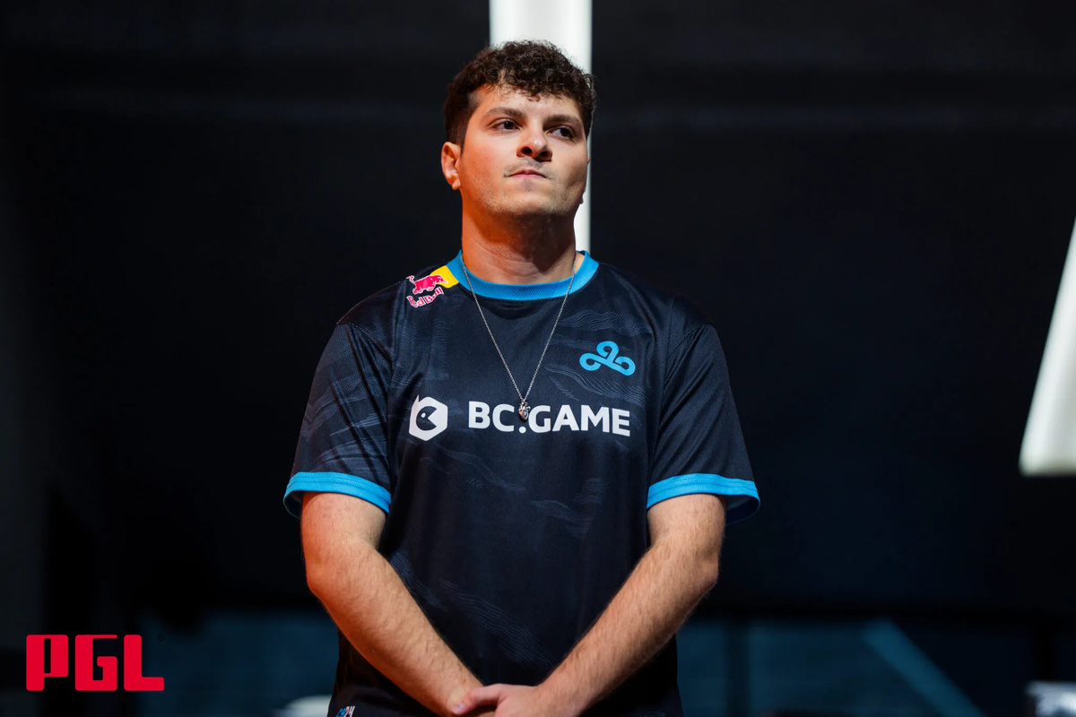 Kansikuva artikkelille: Kaksi pelaajaa väitetysti lähdössä Cloud9:n CS2-joukkueesta