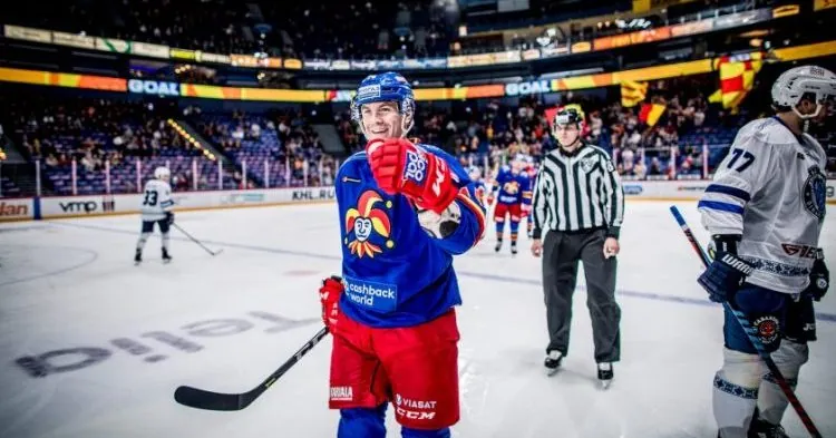 Kansikuva artikkelille: Jokerit söi Tomi Mäen juhlaottelussa pakkopullaa