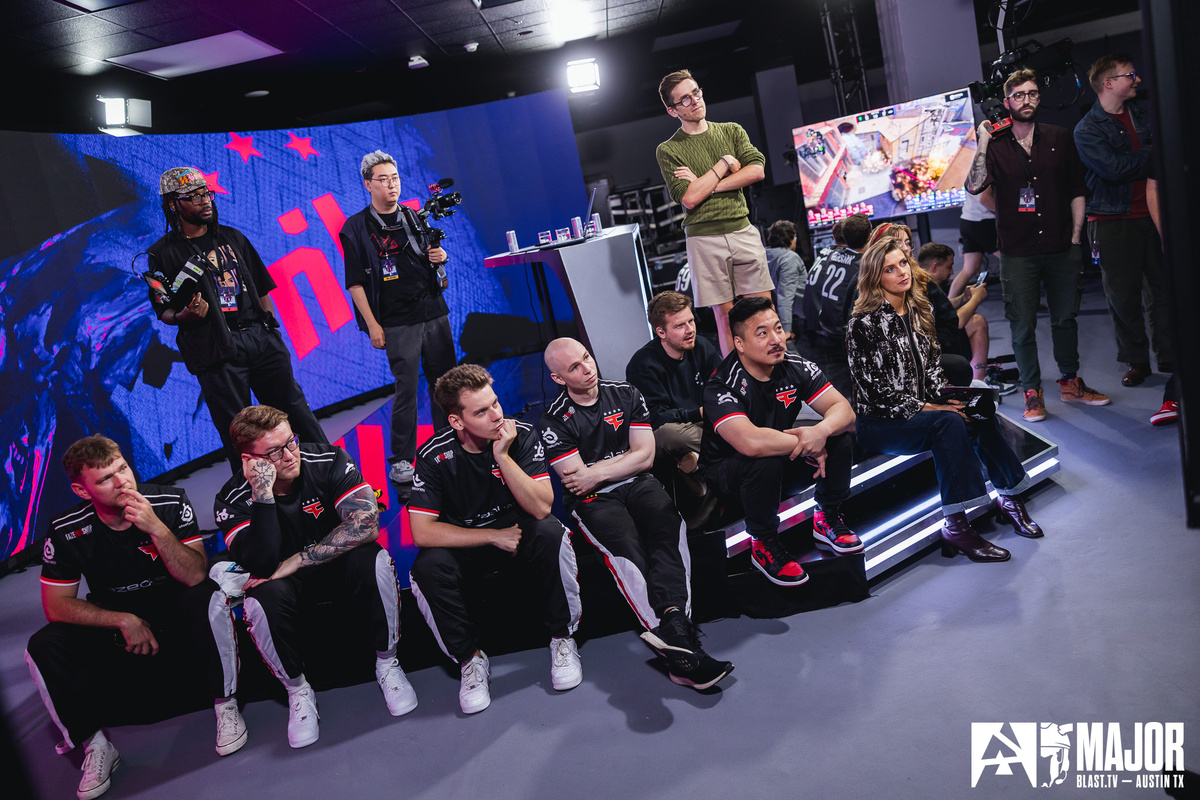 Kansikuva artikkelille: Major-ennakko: S1mple ja FaZe Clan pakkovoiton edessä