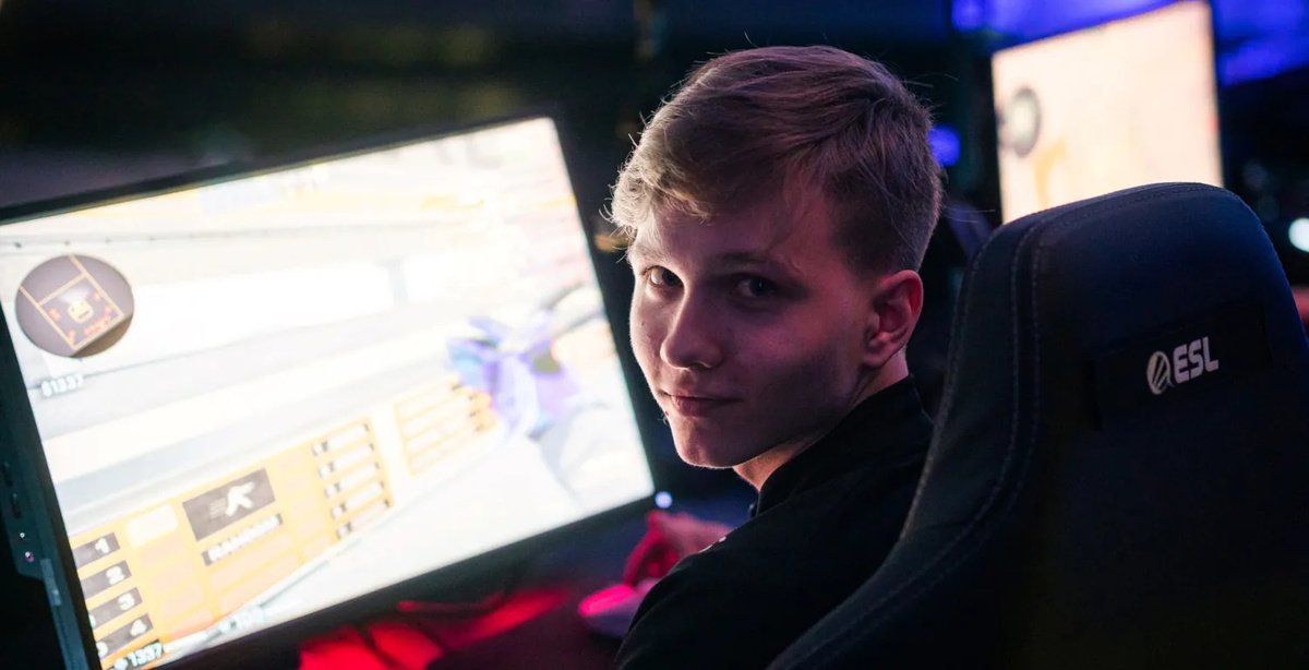 Kansikuva artikkelille: Ilya “m0NESY” Osipov tekee jäätävää tulosta serverillä – näillä asetuksilla