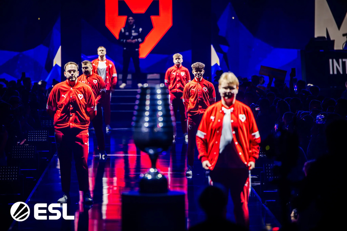 Kansikuva artikkelille: Jimpphat pitelemättömässä iskussa! – MOUZ eteni huipputurnauksen välieriin!