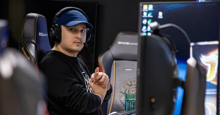 Kansikuva artikkelille: ENCEn CS:GO-joukkueella tärkeä aamuottelu – Pelaajatcom näyttää puolivälierän suorana