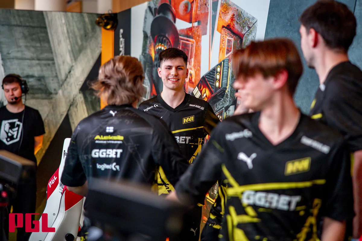 Kansikuva artikkelille: Pudotuspelipaikasta taisteleva Aleksib: “On hienompaa voittaa loistavalla joukkuepelillä kuin pelkästään yksilötaidoilla.”