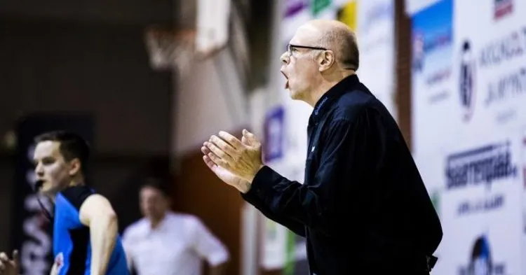 Kansikuva artikkelille: Kobra-Basketin valmentaja korvattiin seurapomon pojalla