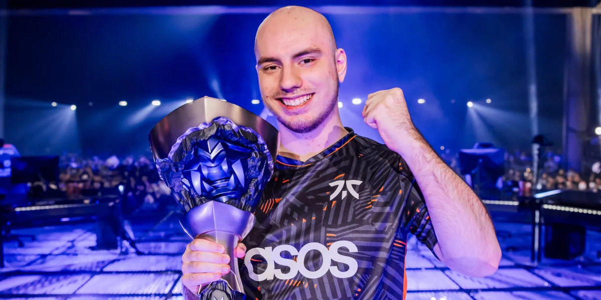 Kansikuva artikkelille: 20-vuotias suomalaistähti Derke Valorant-suurturnauksen voittoon Tokiossa