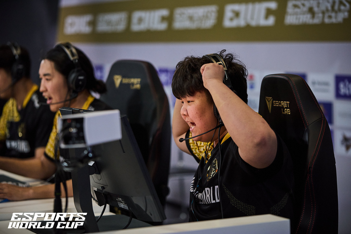 Kansikuva artikkelille: EWC-jättipaukku finaalissa: TheMongolz ja Aurora taistelevat 500 000 dollarin palkintosaaliista!