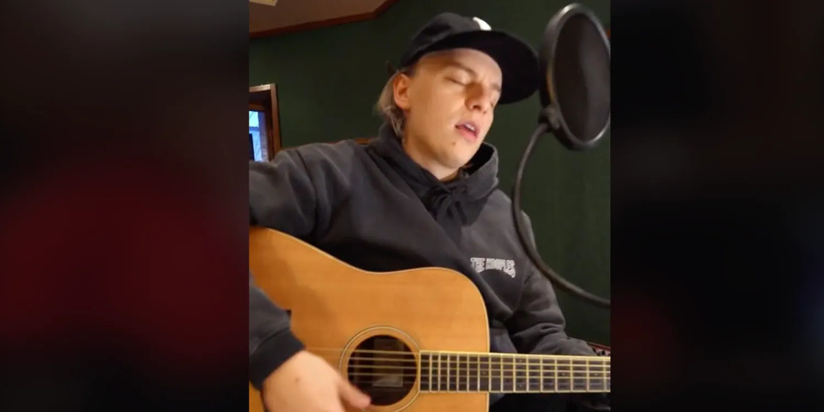 Kansikuva artikkelille: Tältä kuulostaa kun Aleksib räppää! – The Verkkars julkaisi musiikkiklipin CS-pelaajan kanssa