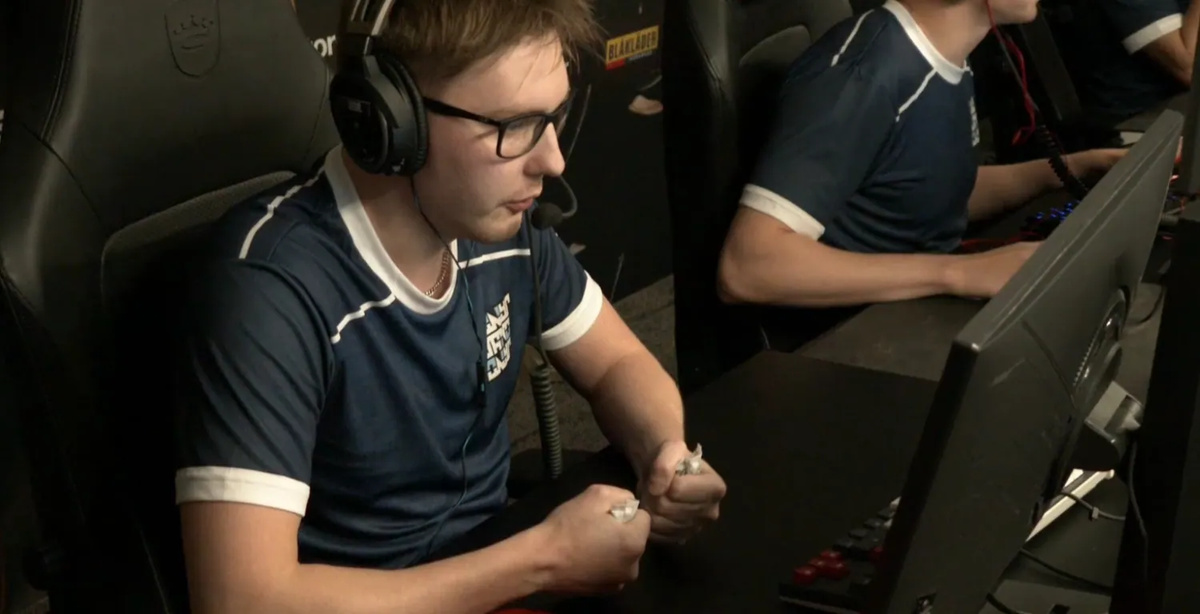 Kansikuva artikkelille: Hurja myrskyvaroitus! JANO pelaa yleisön edessä Elisa Masters Espoossa: “Nähdäänkö areenalla häh?!”