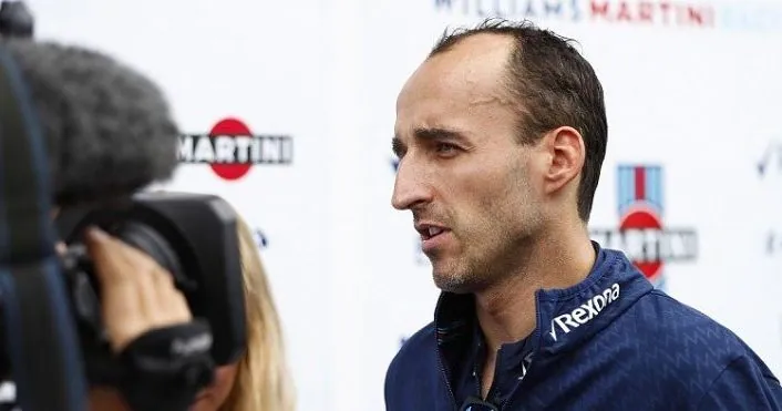 Kansikuva artikkelille: Robert Kubica tekee paluun F1-kisakuljettajaksi