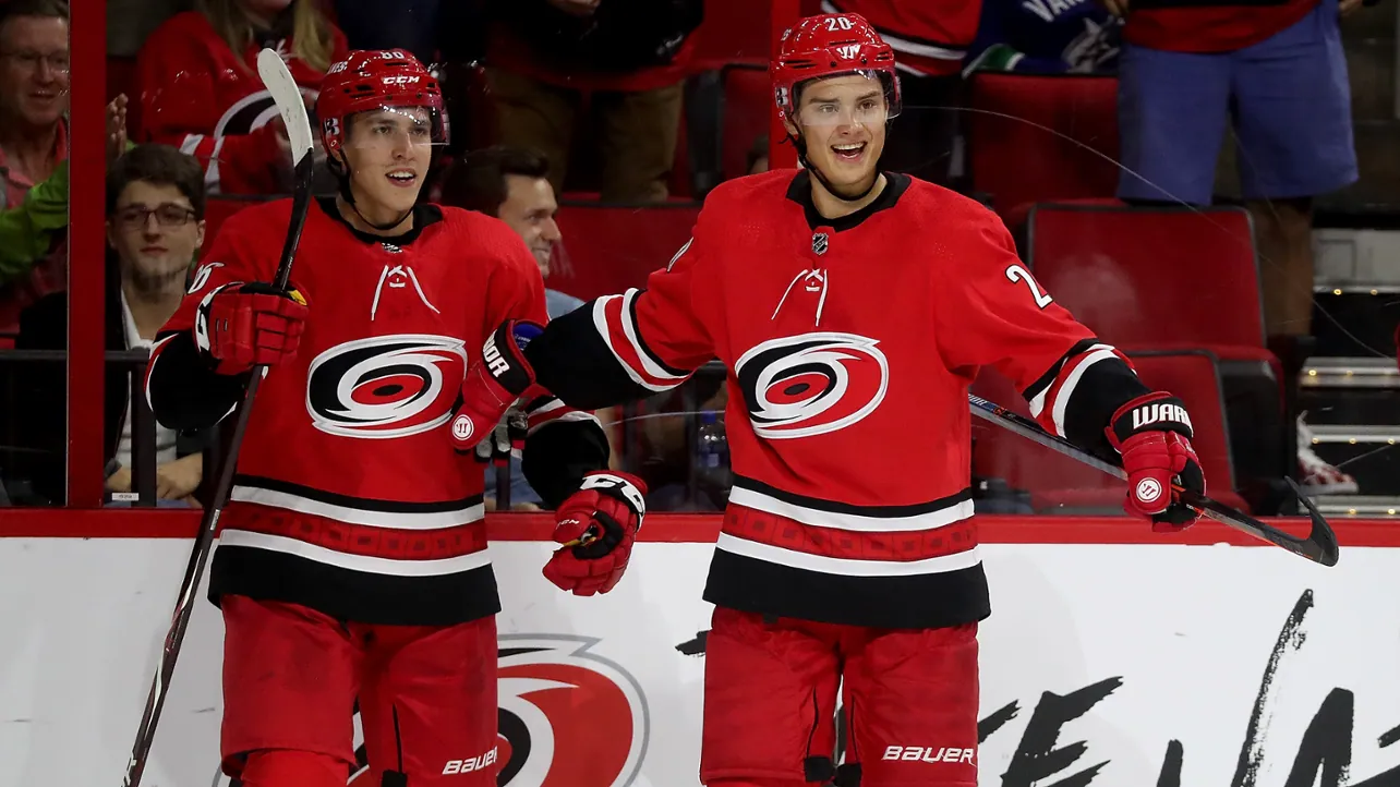 Kansikuva artikkelille: Kymmenen pisteen suomalaiskierros NHL:ssä