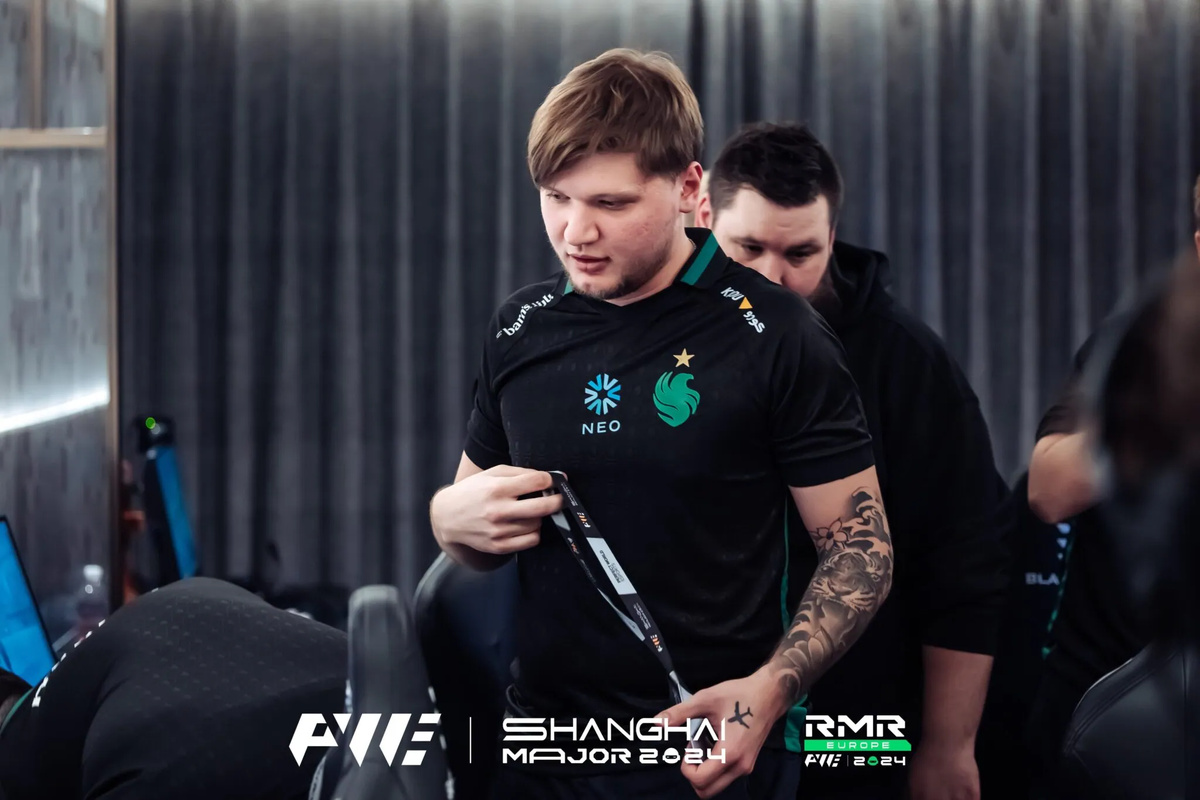 Kansikuva artikkelille: S1mple ei pelaa CS-majoreilla — Falconsin katastrofaalinen turnaus on ohi