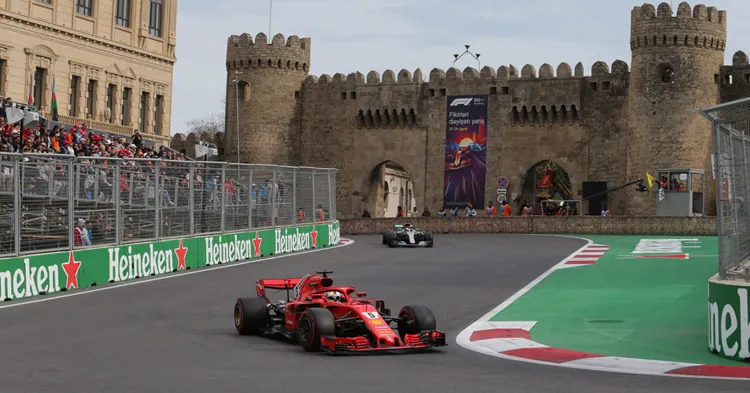 Kansikuva artikkelille: Kauden neljäs F1 -osakilpailu – yllätyksellinen Baku