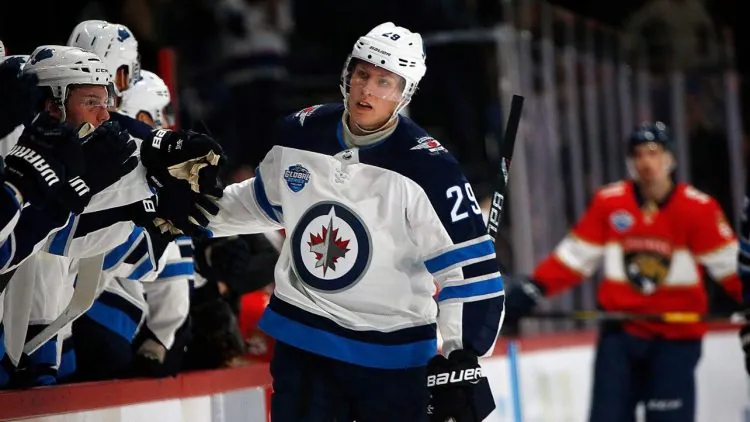 Kansikuva artikkelille: Patrik Laine-show siivitti Jetsin voittoon!