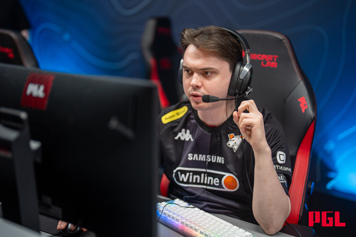 Kansikuva artikkelille: Virtus.pro penkitti ElectroNicin – Paluu yhteen S1mplen kanssa?