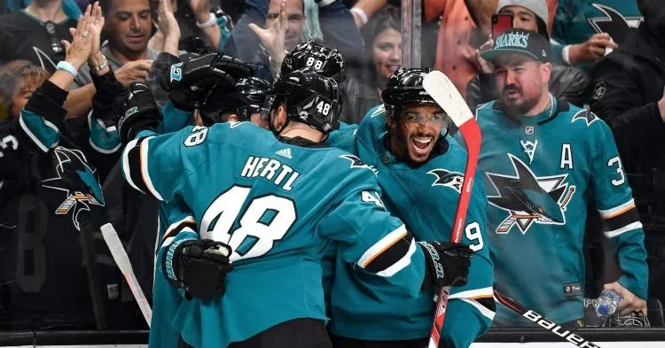 Kansikuva artikkelille: Sharks konferenssifinaaleihin! – Suomalaiset nyyttikesteillä
